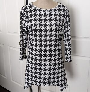 Chic Black and White Houndstooth Tunic